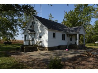 House on Tract 11 in White County, Illinois - ILLINOIS REAL ESTATE AUCTION - 1,720+/- ACRES OFFERED IN 38 TRACTS IN WHITE & HAMILTON COUNTIES, ILLINOIS