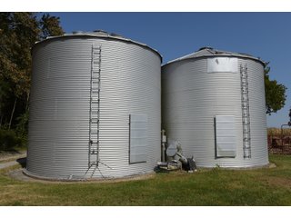 Grain Bins in White & Hamilton Counties, Illinois - ILLINOIS REAL ESTATE AUCTION - 1,720+/- ACRES OFFERED IN 38 TRACTS IN WHITE & HAMILTON COUNTIES, ILLINOIS