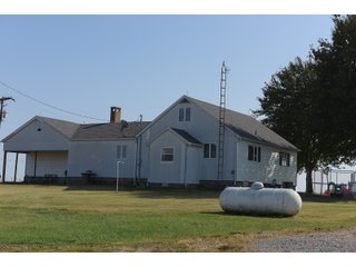 House in White & Hamilton Counties, Illionois - ILLINOIS REAL ESTATE AUCTION - 1,720+/- ACRES OFFERED IN 38 TRACTS IN WHITE & HAMILTON COUNTIES, ILLINOIS