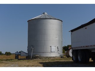 Grain Bins on White & Hamilton Counties, Illinois - ILLINOIS REAL ESTATE AUCTION - 1,720+/- ACRES OFFERED IN 38 TRACTS IN WHITE & HAMILTON COUNTIES, ILLINOIS