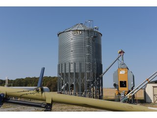 Grain Bins on White & Hamilton Counties, Illinois - ILLINOIS REAL ESTATE AUCTION - 1,720+/- ACRES OFFERED IN 38 TRACTS IN WHITE & HAMILTON COUNTIES, ILLINOIS
