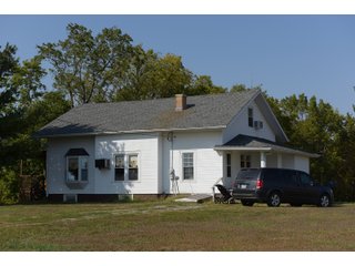 House on Tract 11 in White County, Illinois - ILLINOIS REAL ESTATE AUCTION - 1,720+/- ACRES OFFERED IN 38 TRACTS IN WHITE & HAMILTON COUNTIES, ILLINOIS