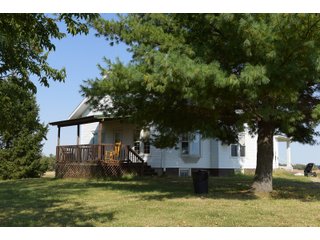 House in White & Hamilton Counties, Illionois - ILLINOIS REAL ESTATE AUCTION - 1,720+/- ACRES OFFERED IN 38 TRACTS IN WHITE & HAMILTON COUNTIES, ILLINOIS