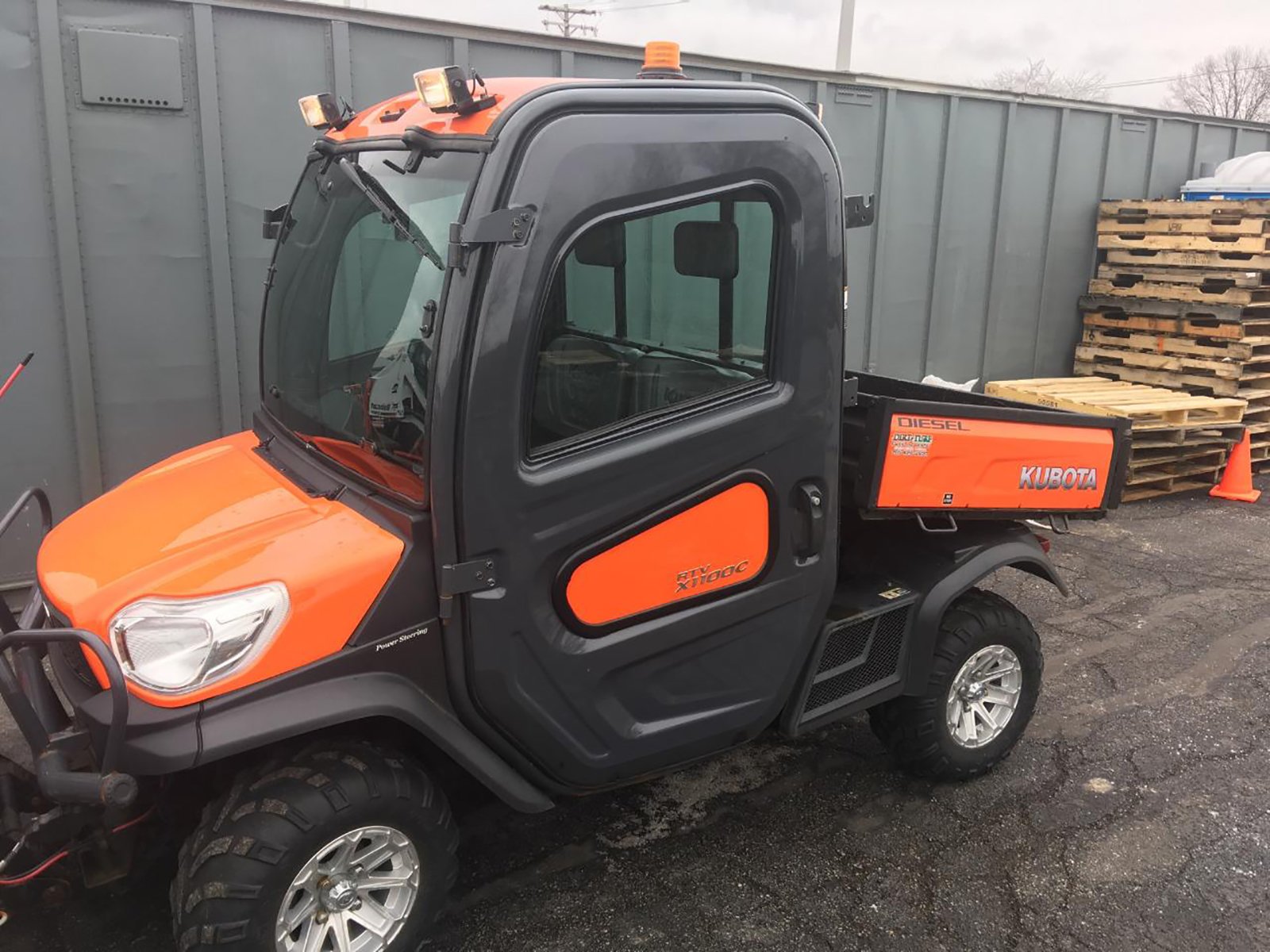 Property photo 320 - AREA FARMERS & CONTRACTORS EQUIPMENT AUCTION IN WHITLEY COUNTY, INDIANA