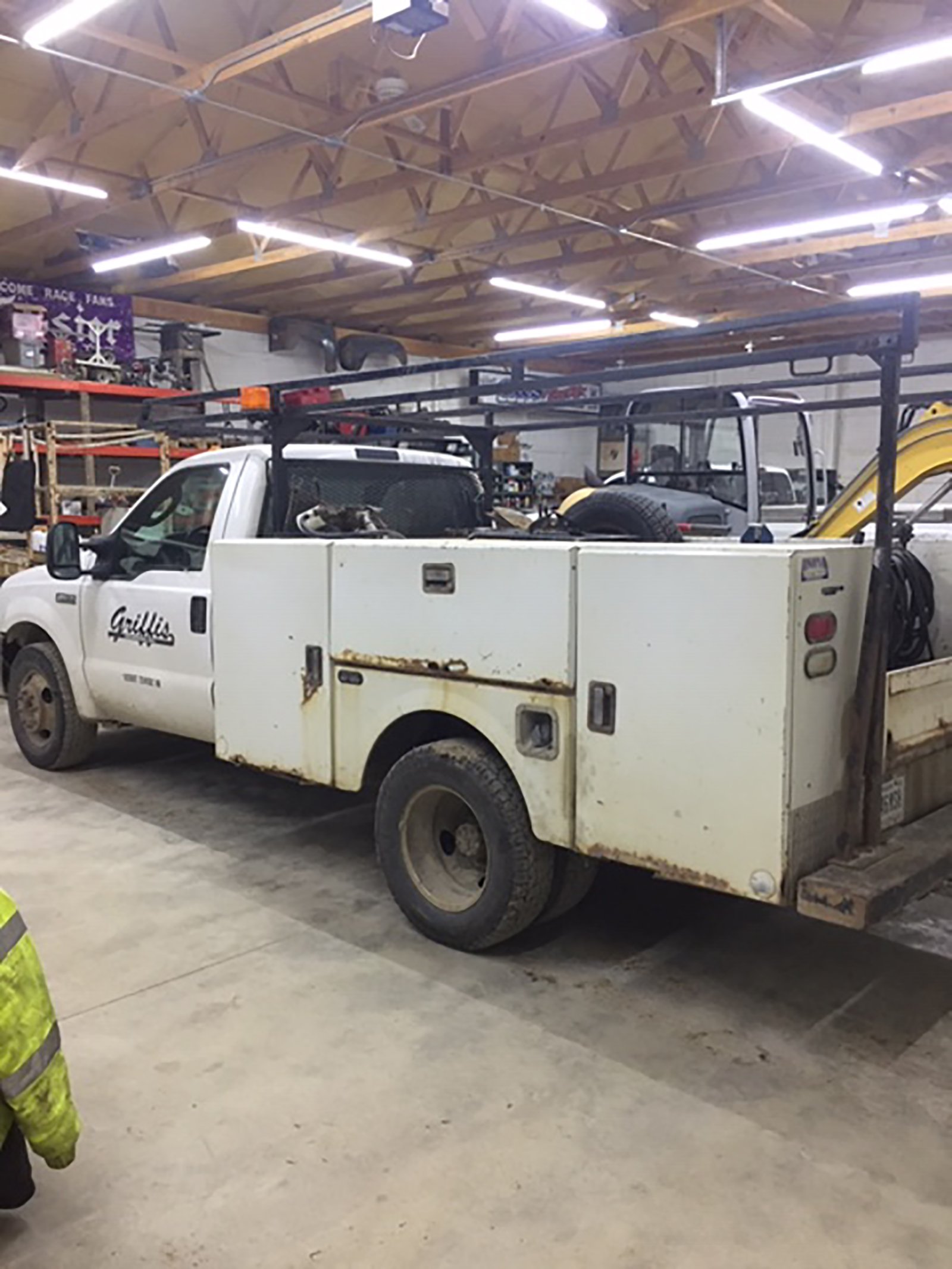 Property photo 263 - AREA FARMERS & CONTRACTORS EQUIPMENT AUCTION IN WHITLEY COUNTY, INDIANA