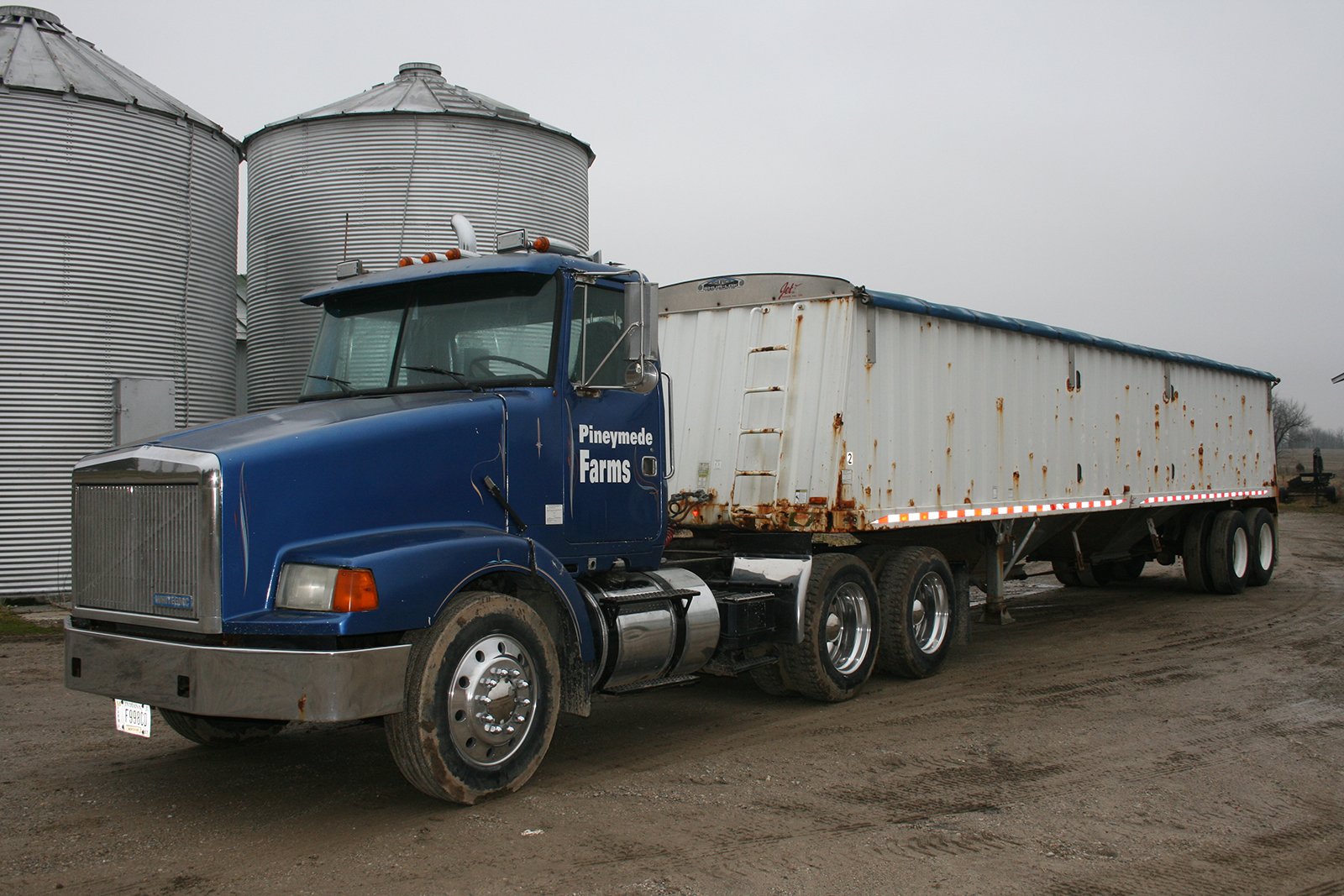 Property photo 234 - AREA FARMERS & CONTRACTORS EQUIPMENT AUCTION IN WHITLEY COUNTY, INDIANA