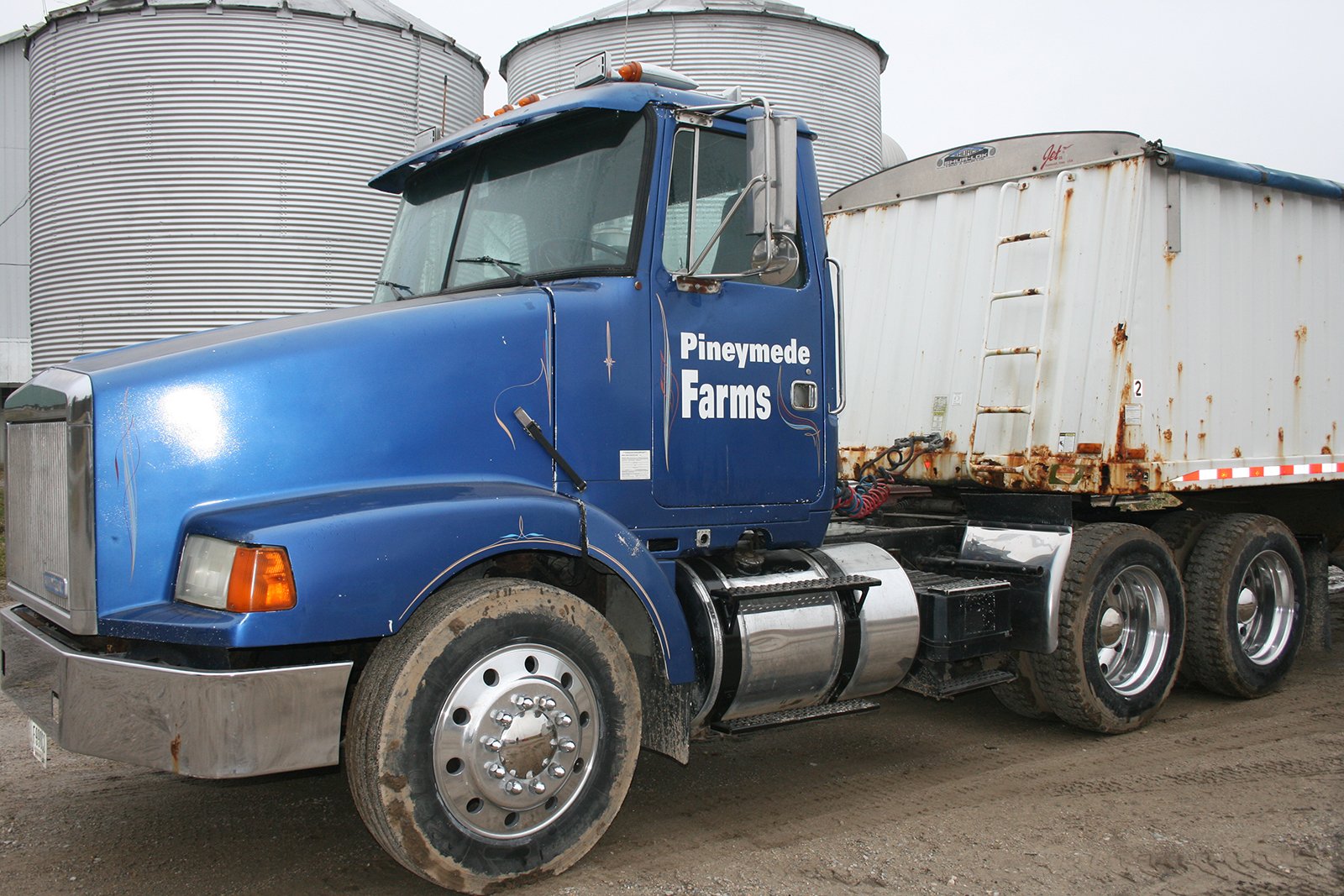 Property photo 224 - AREA FARMERS & CONTRACTORS EQUIPMENT AUCTION IN WHITLEY COUNTY, INDIANA