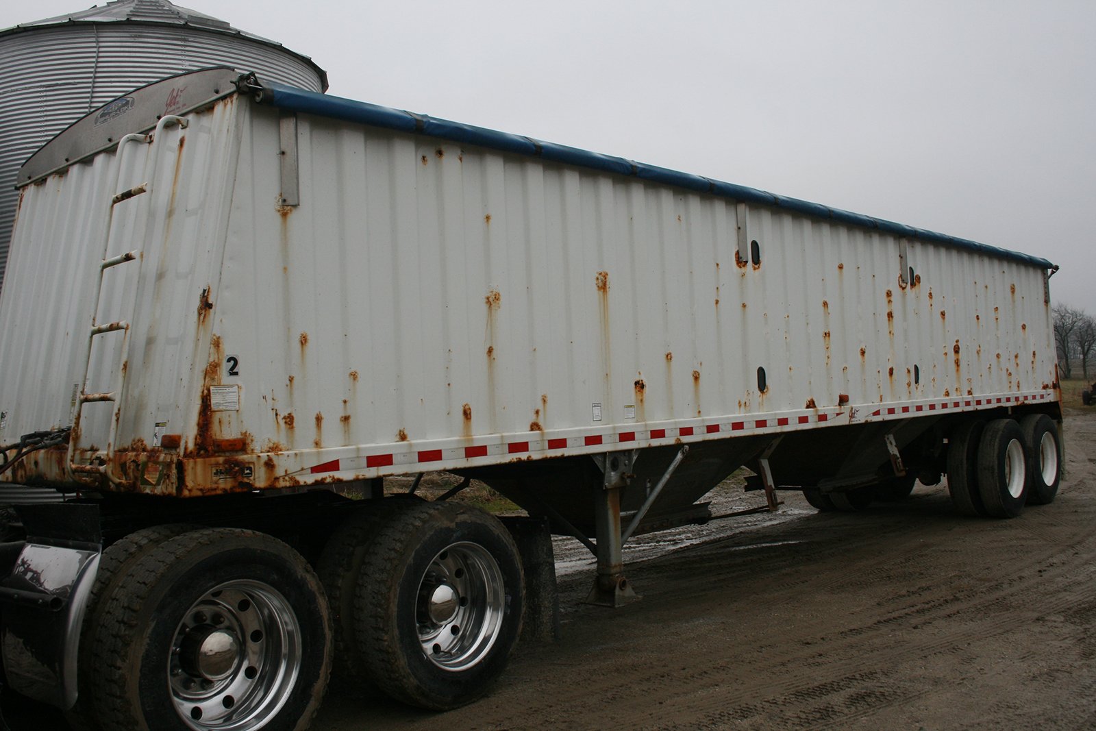 Property photo 233 - AREA FARMERS & CONTRACTORS EQUIPMENT AUCTION IN WHITLEY COUNTY, INDIANA