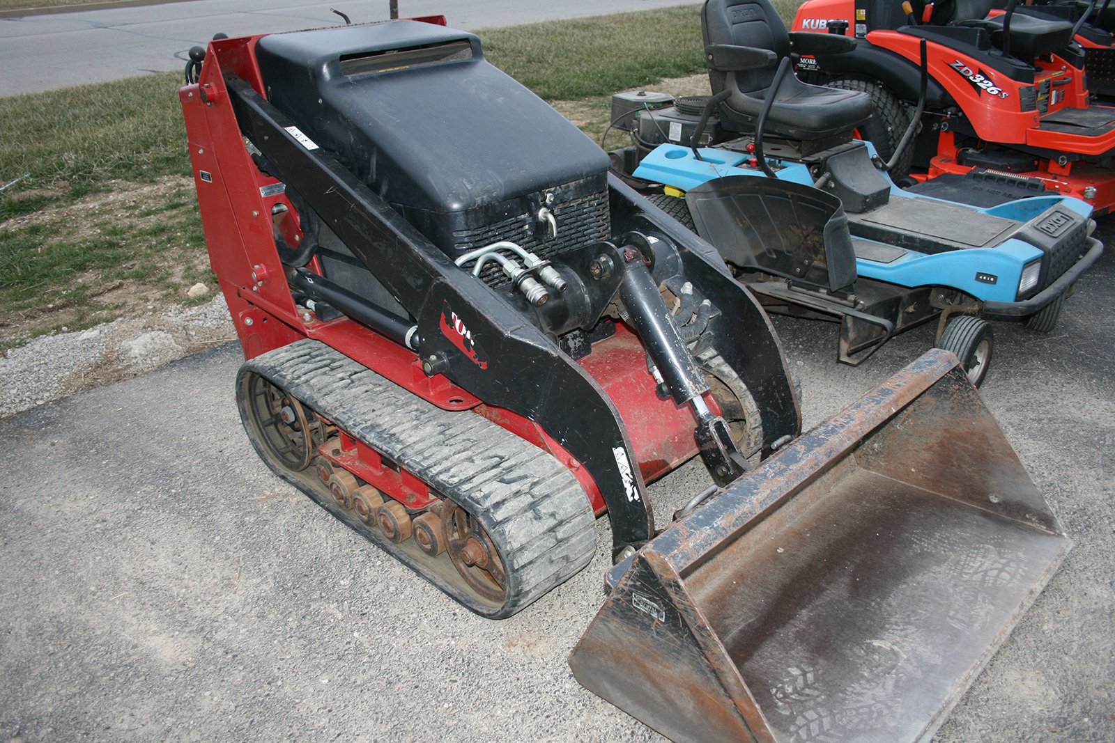 Property photo 285 - AREA FARMERS & CONTRACTORS EQUIPMENT AUCTION IN WHITLEY COUNTY, INDIANA