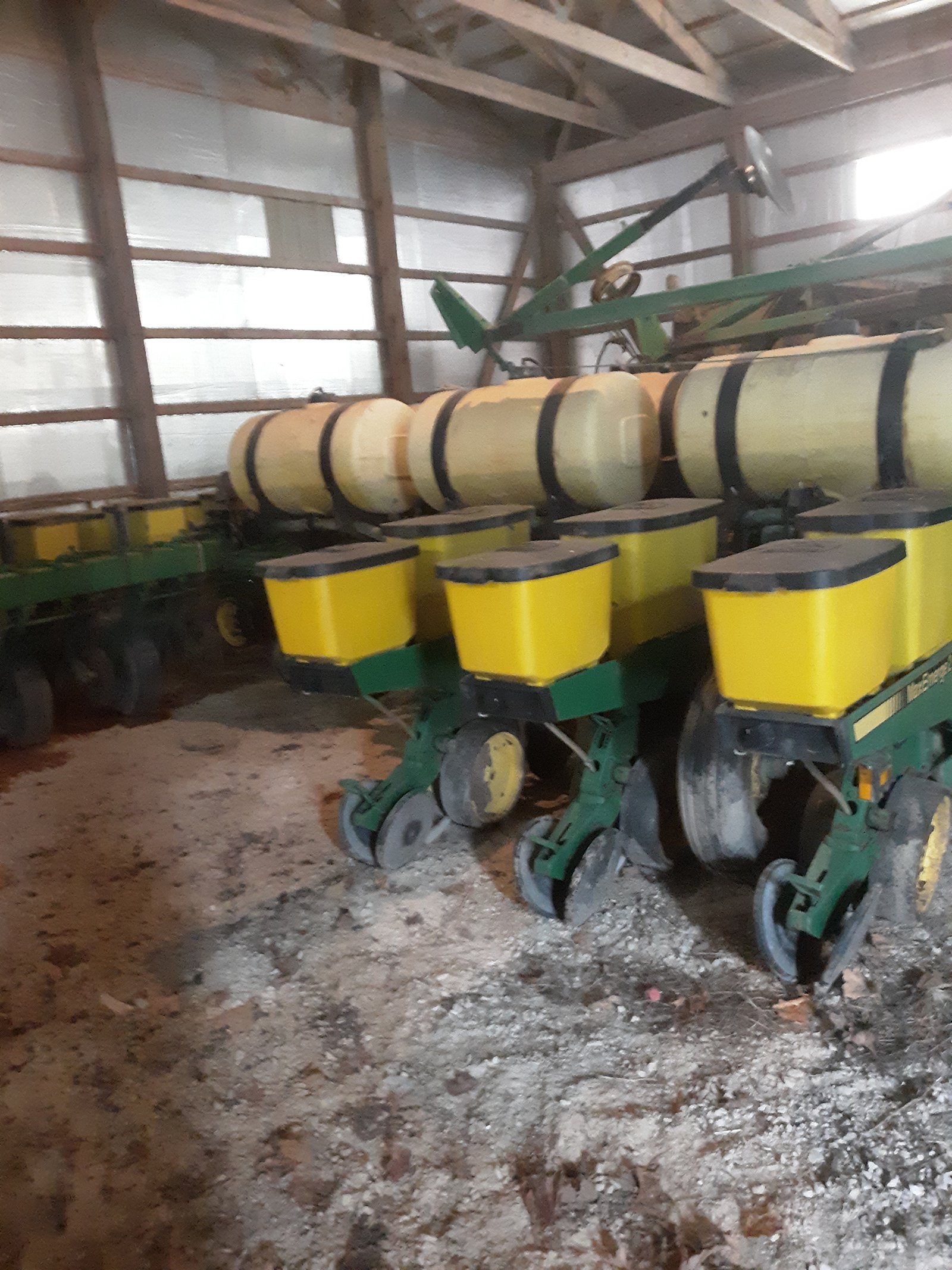 Property photo 40 - AREA FARMERS & CONTRACTORS EQUIPMENT AUCTION IN WHITLEY COUNTY, INDIANA