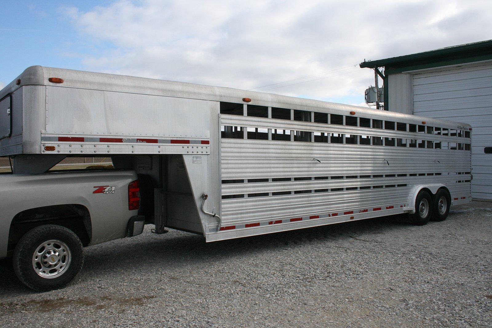 Property photo 237 - AREA FARMERS & CONTRACTORS EQUIPMENT AUCTION IN WHITLEY COUNTY, INDIANA