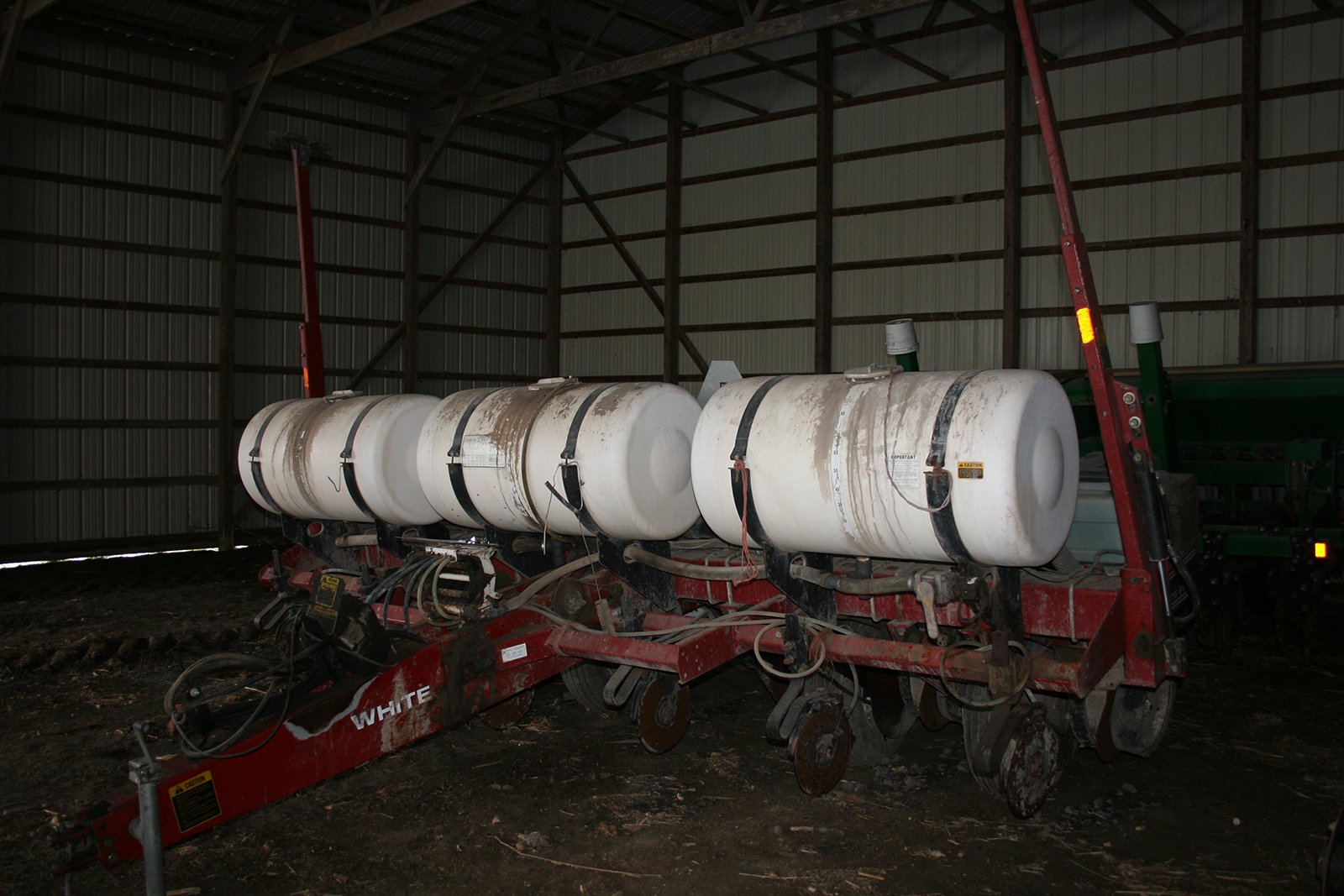 Property photo 30 - AREA FARMERS & CONTRACTORS EQUIPMENT AUCTION IN WHITLEY COUNTY, INDIANA