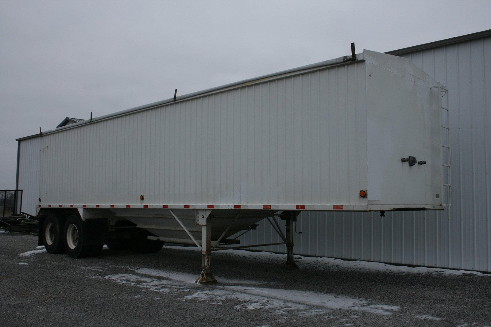 Property photo 232 - AREA FARMERS & CONTRACTORS EQUIPMENT AUCTION IN WHITLEY COUNTY, INDIANA