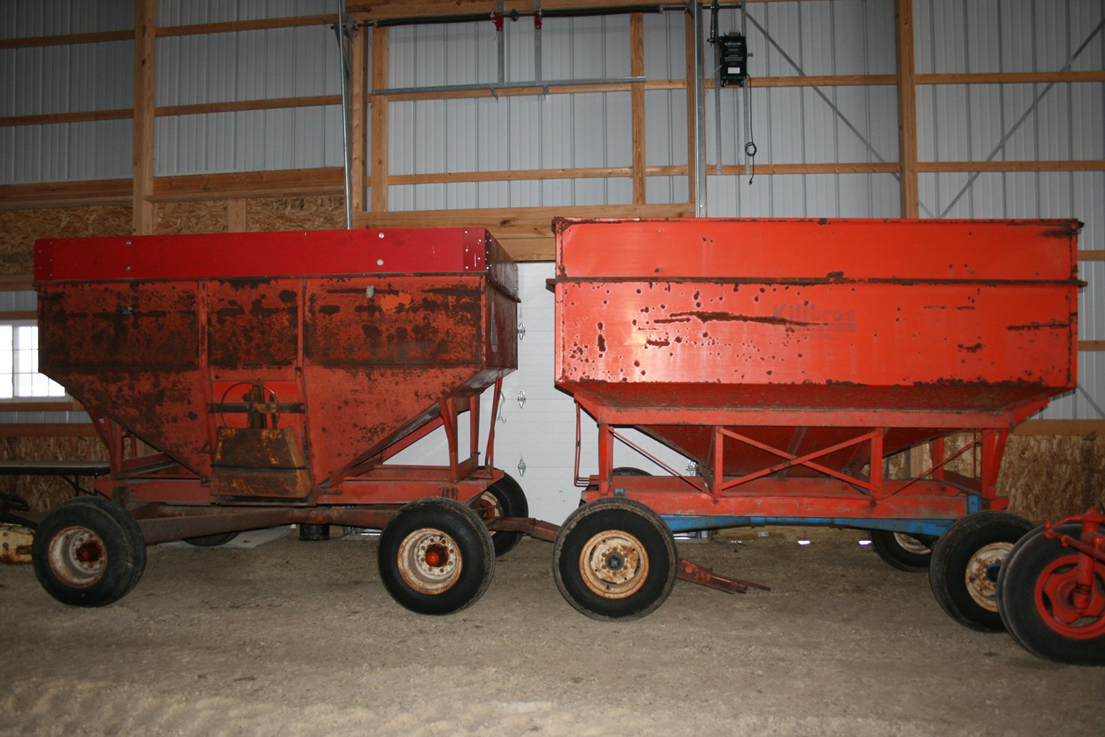 Property photo 146 - AREA FARMERS & CONTRACTORS EQUIPMENT AUCTION IN WHITLEY COUNTY, INDIANA