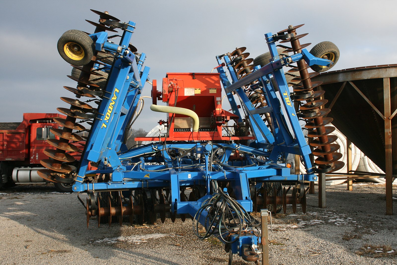Property photo 82 - AREA FARMERS & CONTRACTORS EQUIPMENT AUCTION IN WHITLEY COUNTY, INDIANA