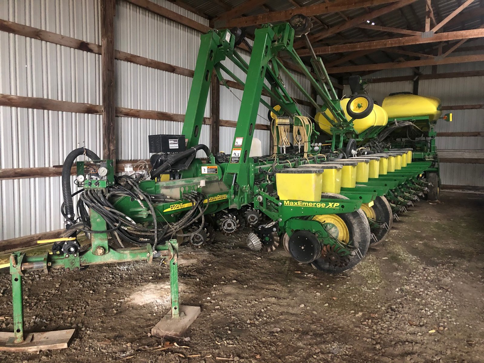 Property photo 32 - AREA FARMERS & CONTRACTORS EQUIPMENT AUCTION IN WHITLEY COUNTY, INDIANA