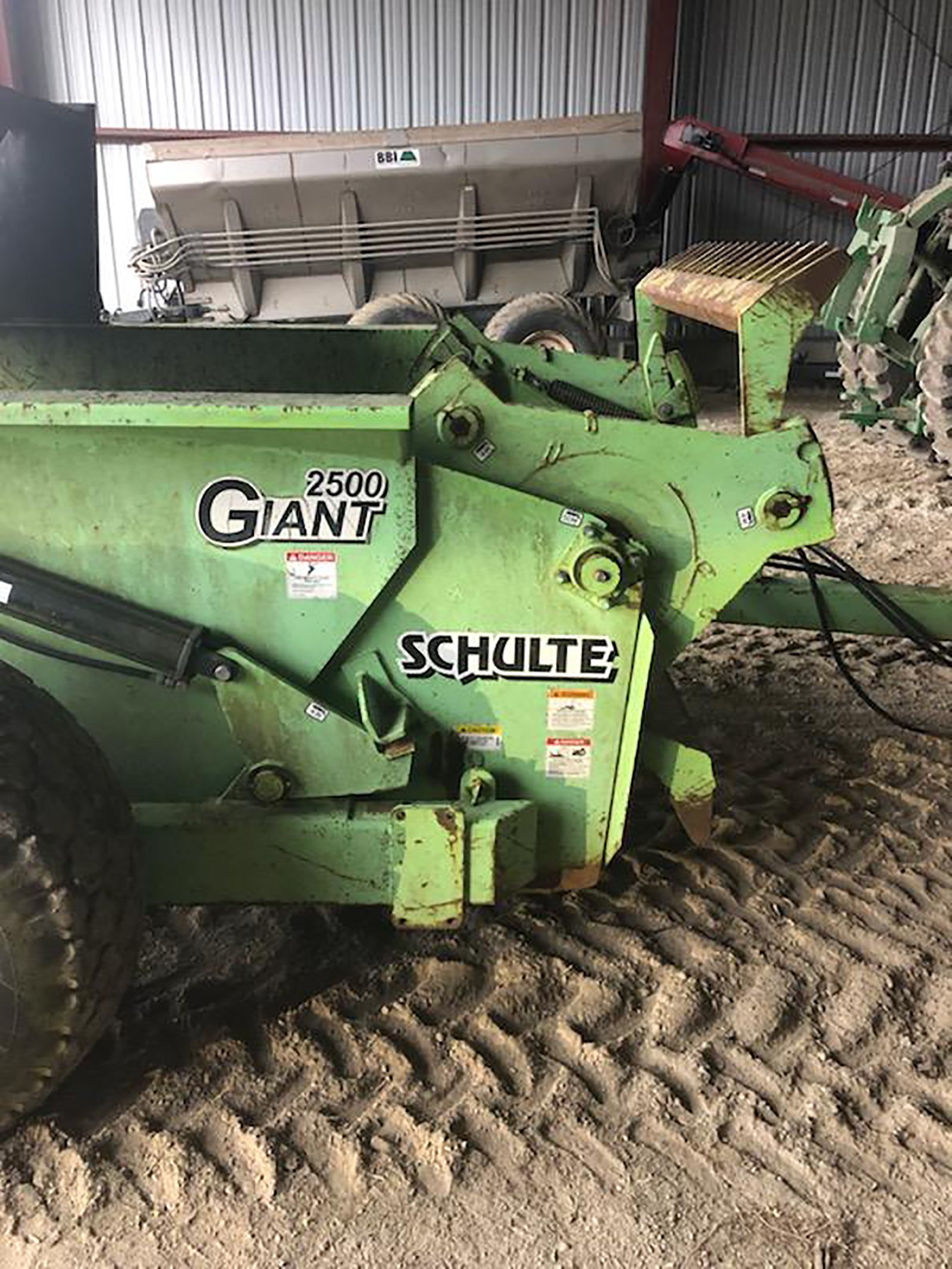 Property photo 214 - AREA FARMERS & CONTRACTORS EQUIPMENT AUCTION IN WHITLEY COUNTY, INDIANA