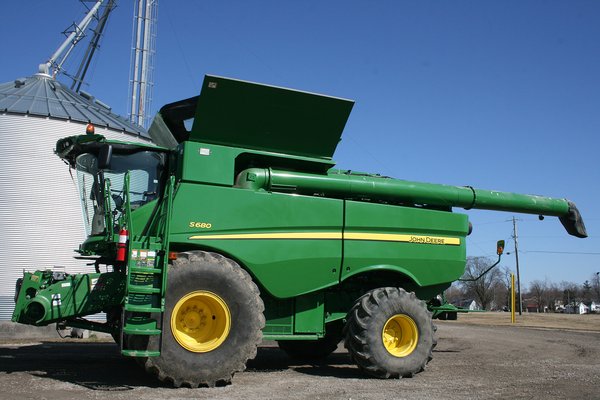 **DATE CHANGE!** EXTRA FARM EQUIPMENT AUCTION IN VAN WERT COUNTY, OHIO