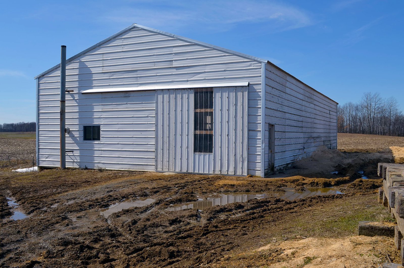Barn in Lenawee County, Michigan - ** AUCTION HAS BEEN POSTPONED *** FARM AUCTION - 85+/- ACRES OFFERED IN 4 TRACTS IN LENAWEE COUNTY, MICHIGAN