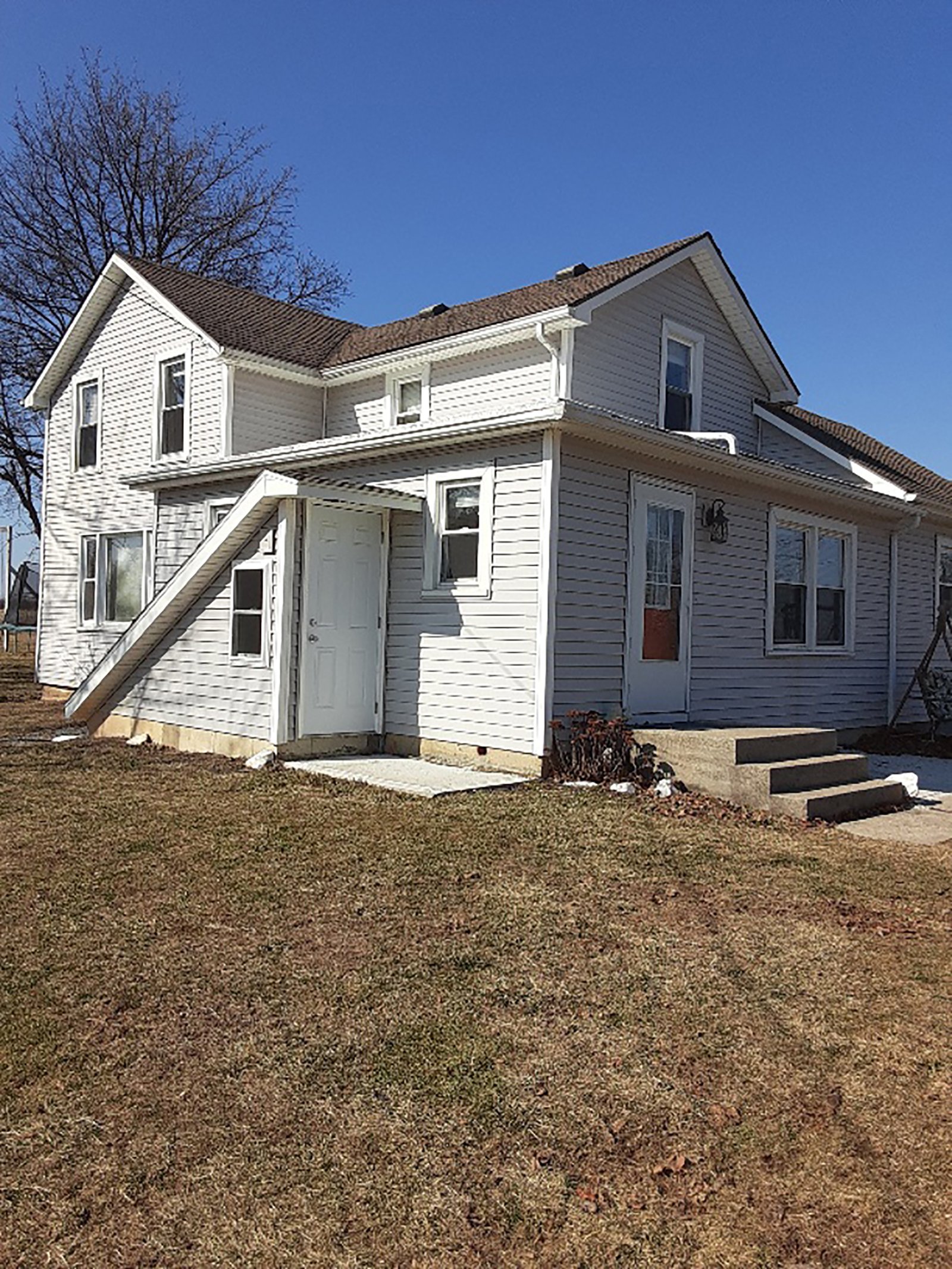 Home in Allen County, Indiana - REAL ESTATE & PERSONAL PROPERTY AUCTION - 4+/- ACRES IN ALLEN COUNTY, INDIANA