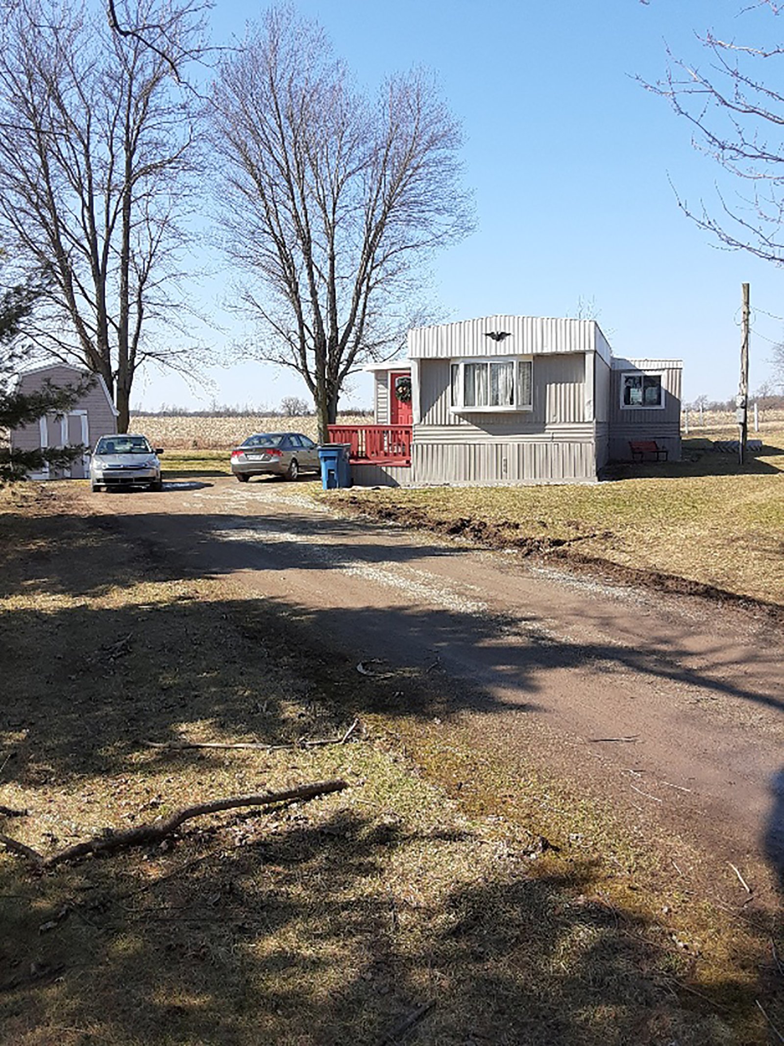 Home in Allen County, Indiana - REAL ESTATE & PERSONAL PROPERTY AUCTION - 4+/- ACRES IN ALLEN COUNTY, INDIANA