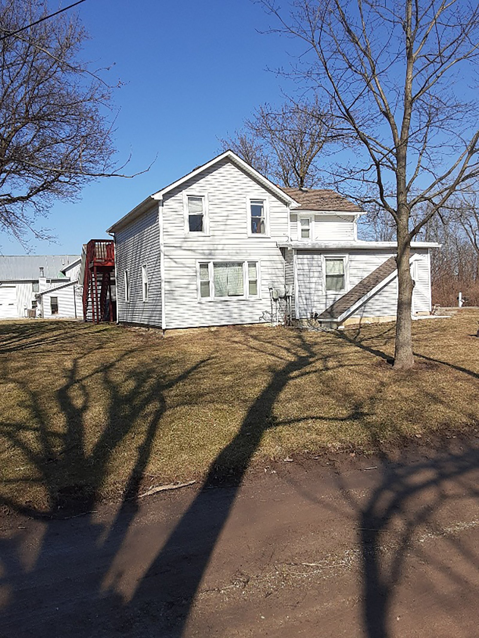 Home in Allen County, Indiana - REAL ESTATE & PERSONAL PROPERTY AUCTION - 4+/- ACRES IN ALLEN COUNTY, INDIANA