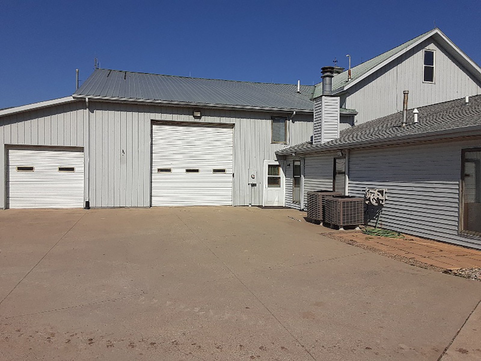 Home in Allen County, Indiana - REAL ESTATE & PERSONAL PROPERTY AUCTION - 4+/- ACRES IN ALLEN COUNTY, INDIANA