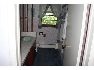 Inside Home on Tract 1 in Wabash County, Indiana - ABSOLUTE REAL ESTATE AUCTION - 20 HOMES, RENTAL PROPERTIES & 19+/- ACRES WITH HOME IN WABASH, WHITLEY & ALLEN COUNTIES, INDIANA