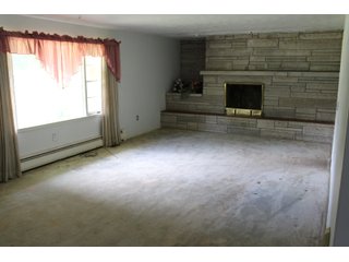 Inside Home on Tract 1 in Wabash County, Indiana - ABSOLUTE REAL ESTATE AUCTION - 20 HOMES, RENTAL PROPERTIES & 19+/- ACRES WITH HOME IN WABASH, WHITLEY & ALLEN COUNTIES, INDIANA
