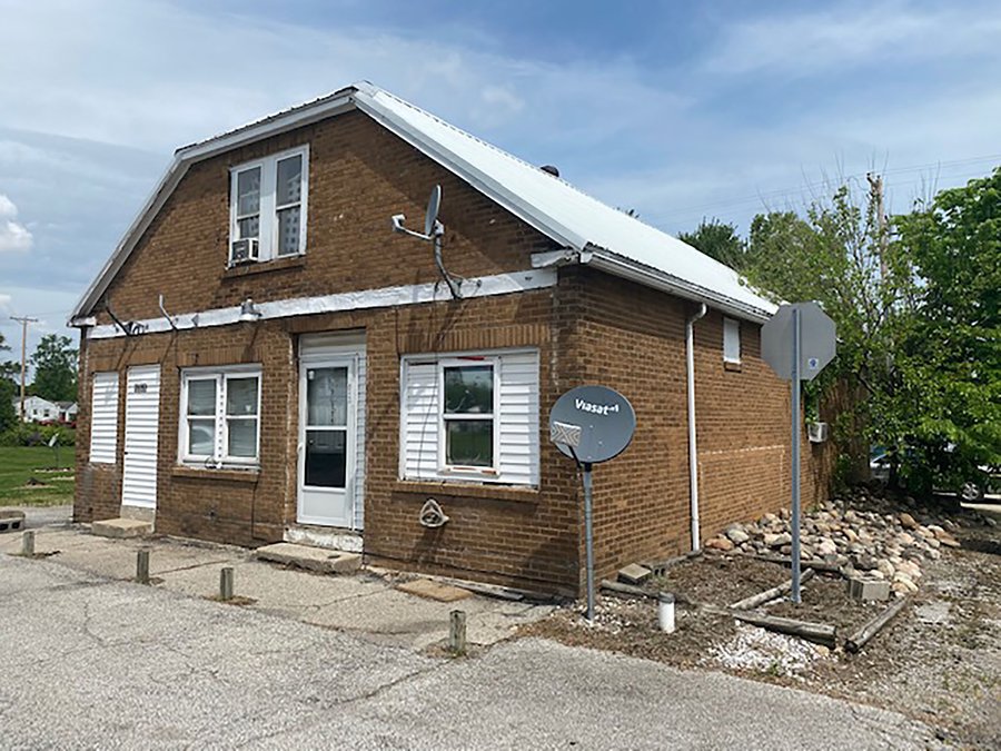 For sale: REAL ESTATE FOR SALE - INCOME PROPERTY - 5 TOTAL APARTMENTS (SINGLE BEDROOMS)