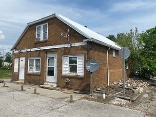 Property photo 1 - REAL ESTATE FOR SALE - INCOME PROPERTY - 5 TOTAL APARTMENTS (SINGLE BEDROOMS)