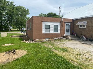 Property photo 2 - REAL ESTATE FOR SALE - INCOME PROPERTY - 5 TOTAL APARTMENTS (SINGLE BEDROOMS)