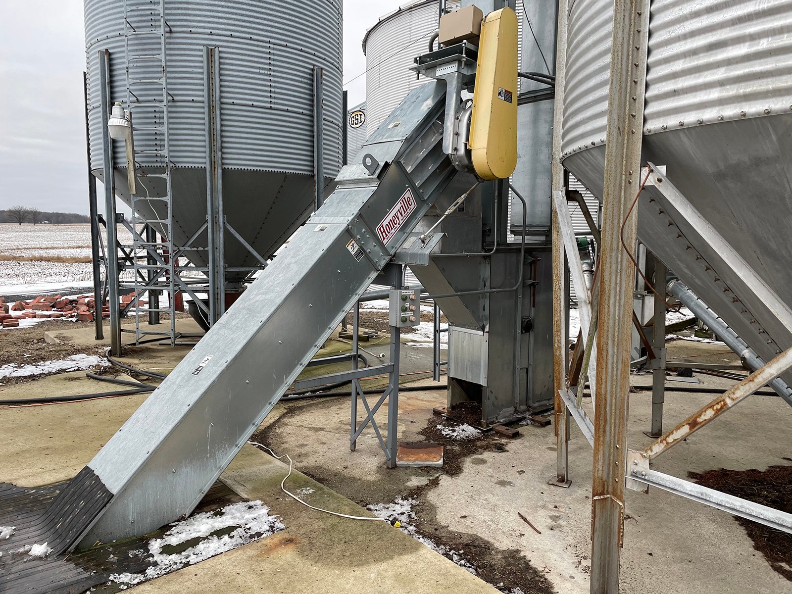 Property photo 61 - RETIREMENT FARM EQUIPMENT AUCTION IN HILLSDALE COUNTY, MICHIGAN