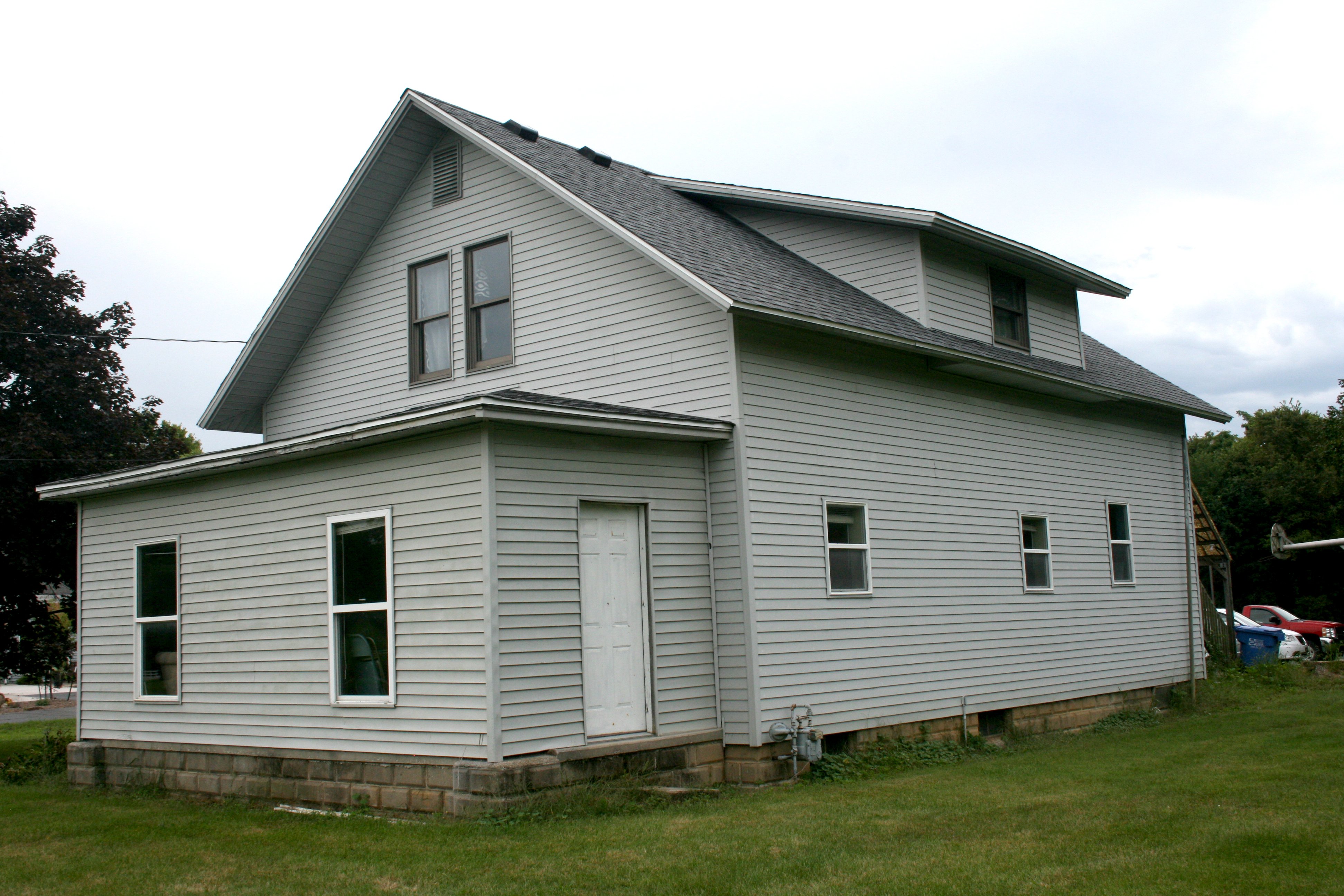 Property photo 5 - HOME & PERSONAL PROPERTY AUCTION IN WHITLEY COUNTY, INDIANA