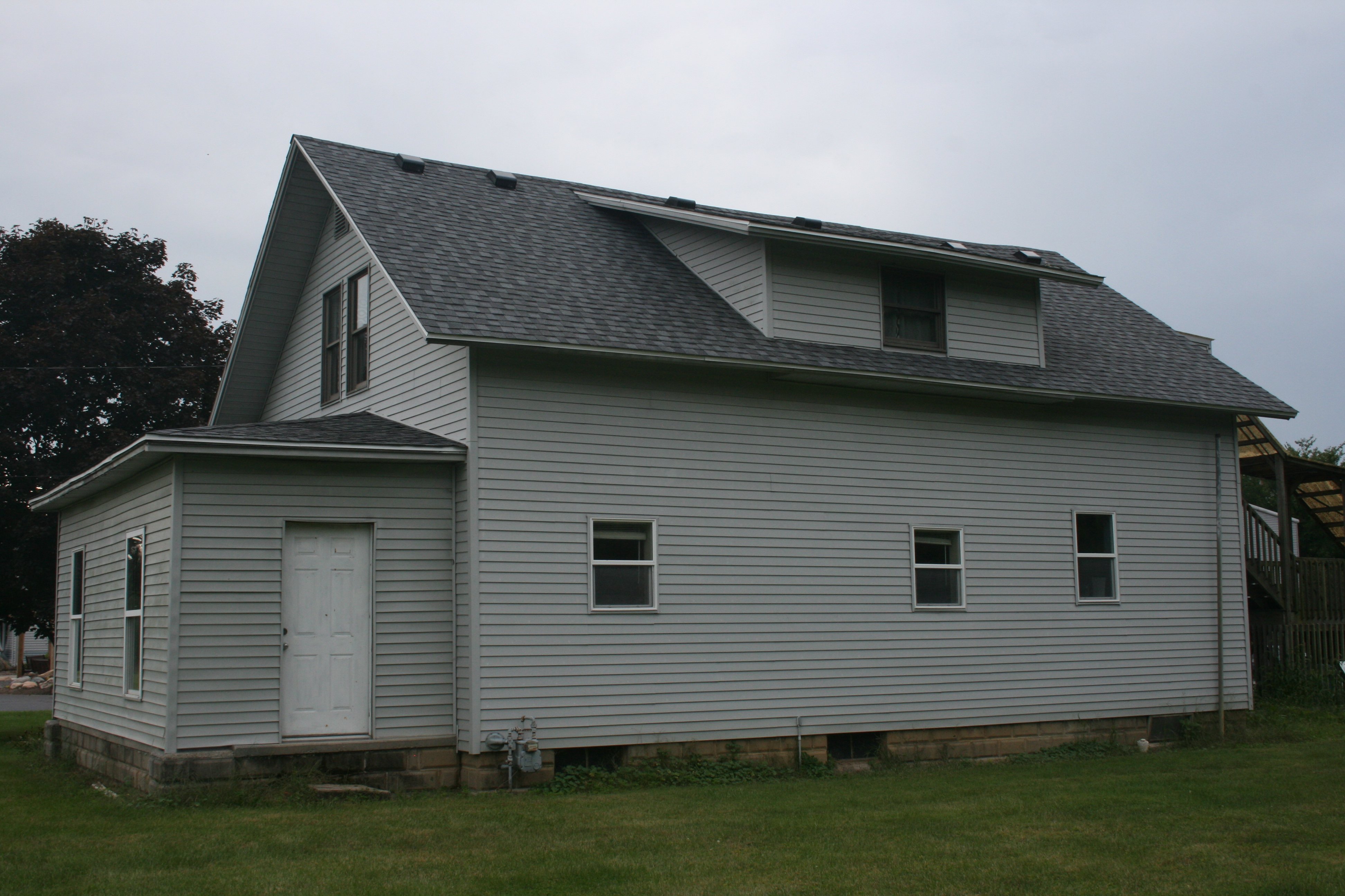 Property photo 4 - HOME & PERSONAL PROPERTY AUCTION IN WHITLEY COUNTY, INDIANA