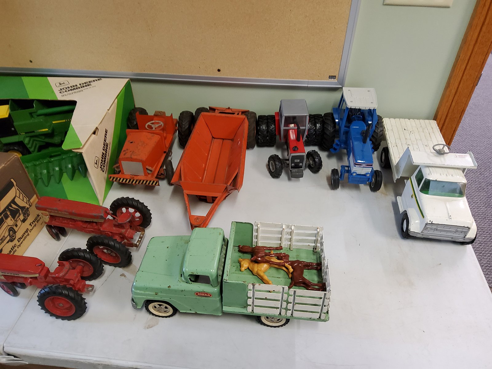 Property photo 34 - TIMED ONLINE ONLY - PERSONAL PROPERTY AUCTION - WHITLEY COUNTY, INDIANA