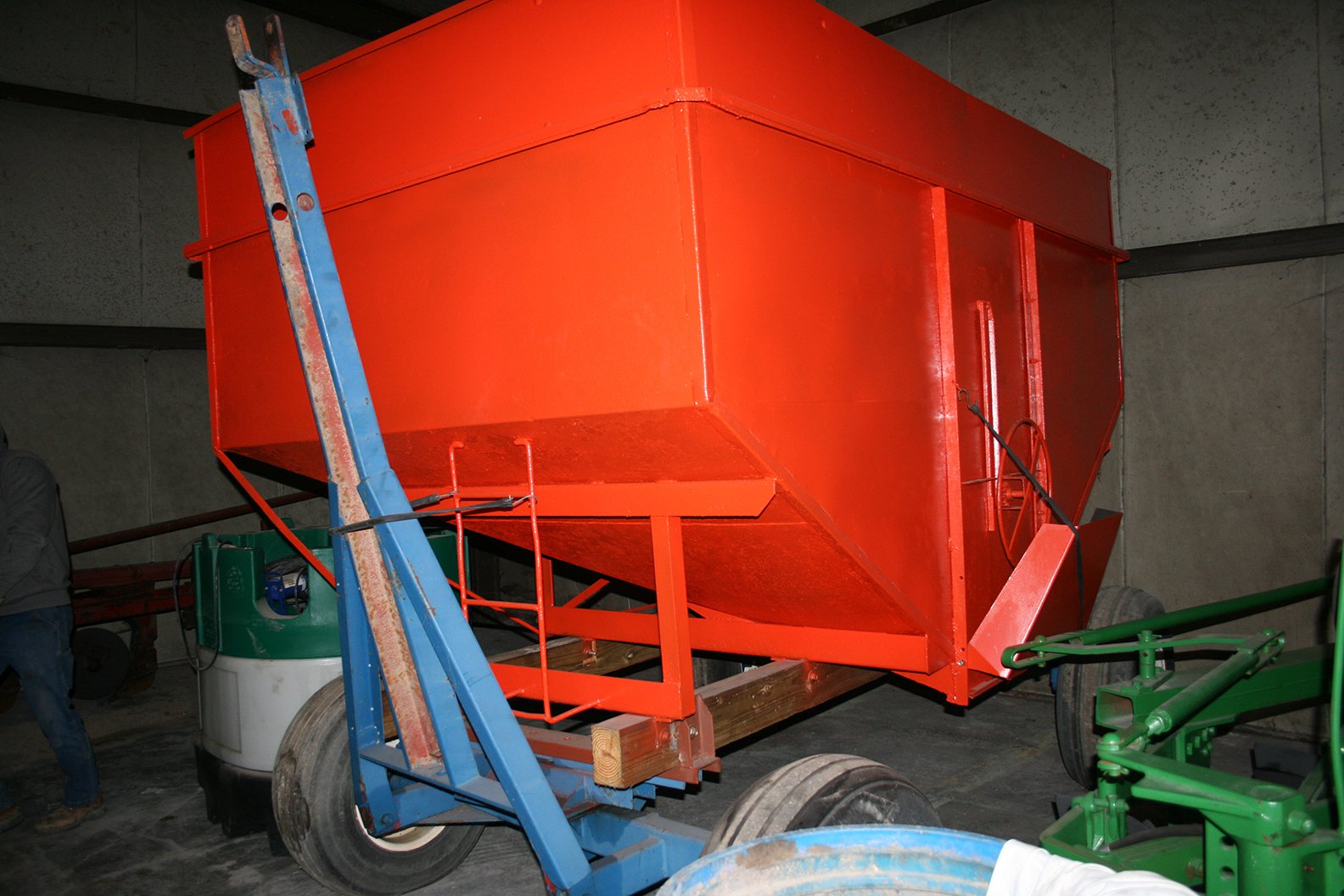 Property photo 31 - FARM EQUIPMENT AUCTION - SWAYZEE, IN
