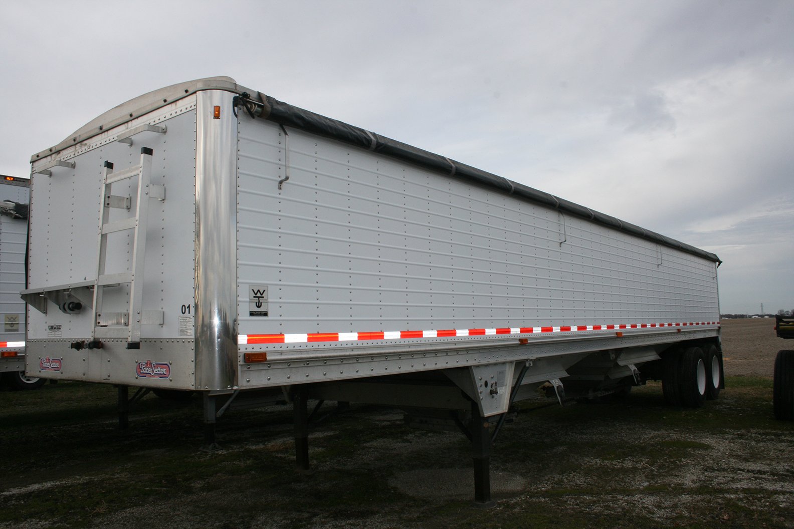 Property photo 77 - FARM EQUIPMENT AUCTION - SWAYZEE, IN