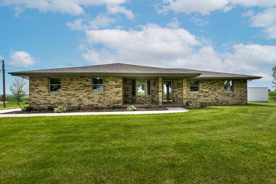 For sale: REAL ESTATE FOR SALE - BEAUTIFUL COUNTRY HOME - 2.75+/- ACRES - Grant County, WI
