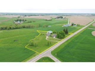 Property photo 1 - REAL ESTATE FOR SALE - BEAUTIFUL COUNTRY HOME - 2.75+/- ACRES
