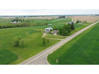 Property photo 3 - REAL ESTATE FOR SALE - BEAUTIFUL COUNTRY HOME - 2.75+/- ACRES