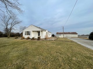 Property photo 7 - REAL ESTATE FOR SALE - BEAUTIFUL RURAL HOME WITH OUTBUILDINGS - 2 TOTAL ACRES - BENTON COUNTY, IN