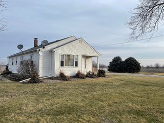 Property photo 2 - REAL ESTATE FOR SALE - BEAUTIFUL RURAL HOME WITH OUTBUILDINGS - 2 TOTAL ACRES - BENTON COUNTY, IN
