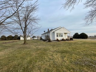 Property photo 3 - REAL ESTATE FOR SALE - BEAUTIFUL RURAL HOME WITH OUTBUILDINGS - 2 TOTAL ACRES - BENTON COUNTY, IN