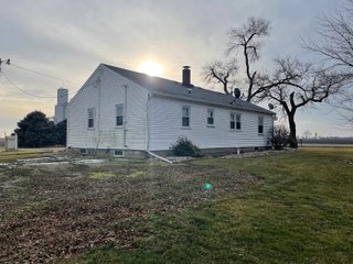 Property photo 4 - REAL ESTATE FOR SALE - BEAUTIFUL RURAL HOME WITH OUTBUILDINGS - 2 TOTAL ACRES - BENTON COUNTY, IN