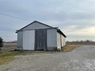 Property photo 9 - REAL ESTATE FOR SALE - BEAUTIFUL RURAL HOME WITH OUTBUILDINGS - 2 TOTAL ACRES - BENTON COUNTY, IN