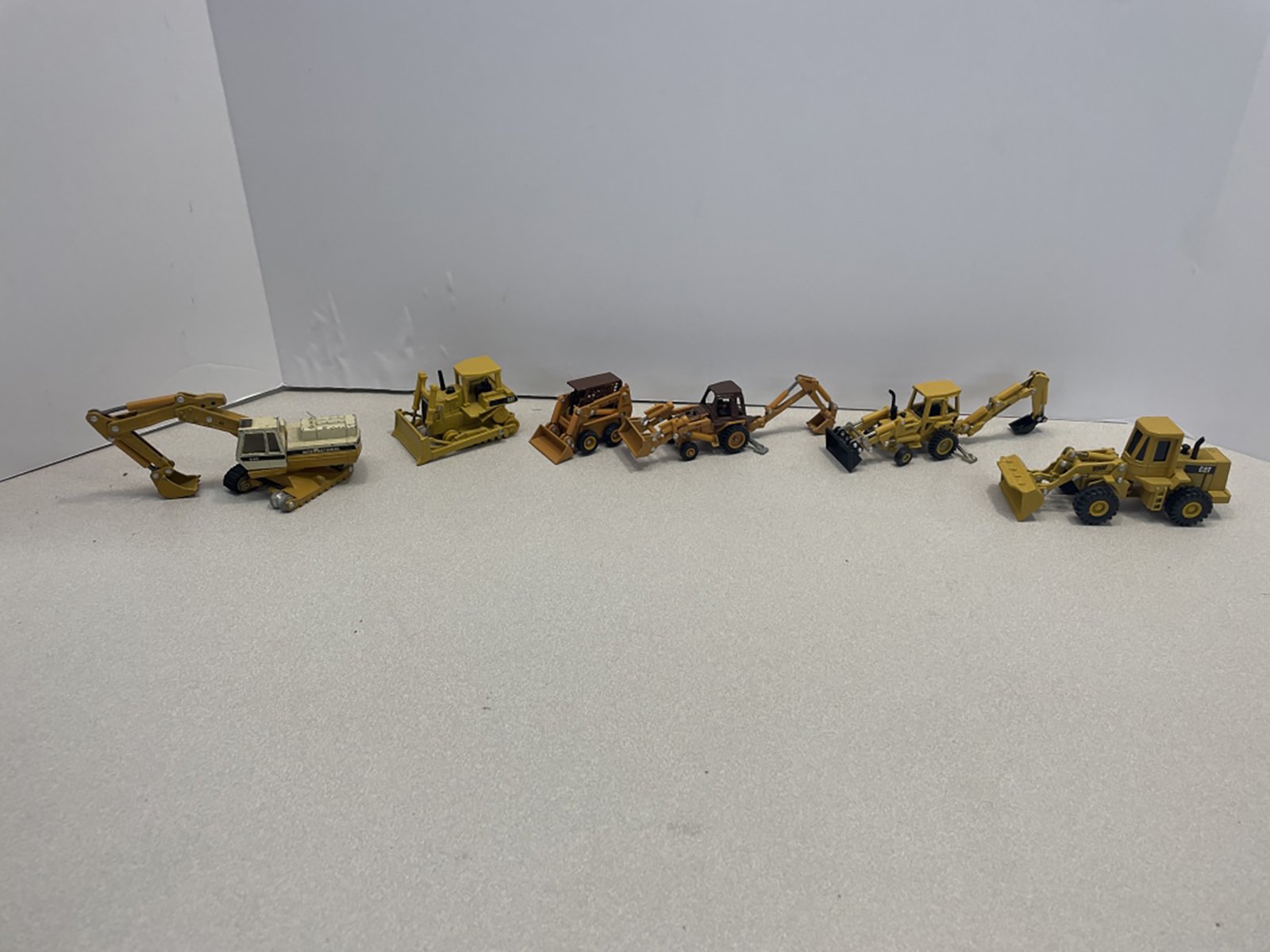 Property photo 107 - AREA COLLECTORS ONLINE ONLY AUCTION IN FORT WAYNE, IN