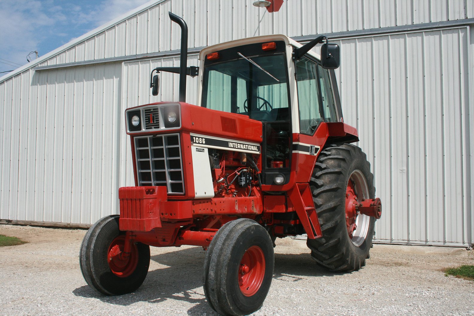Property photo 1 - FARM EQUIPMENT AUCTION IN BLUFFTON, INDIANA