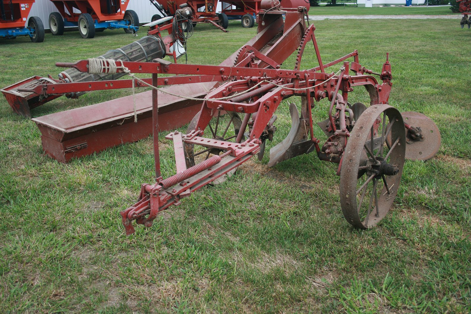 Property photo 21 - FARM EQUIPMENT AUCTION IN BLUFFTON, INDIANA