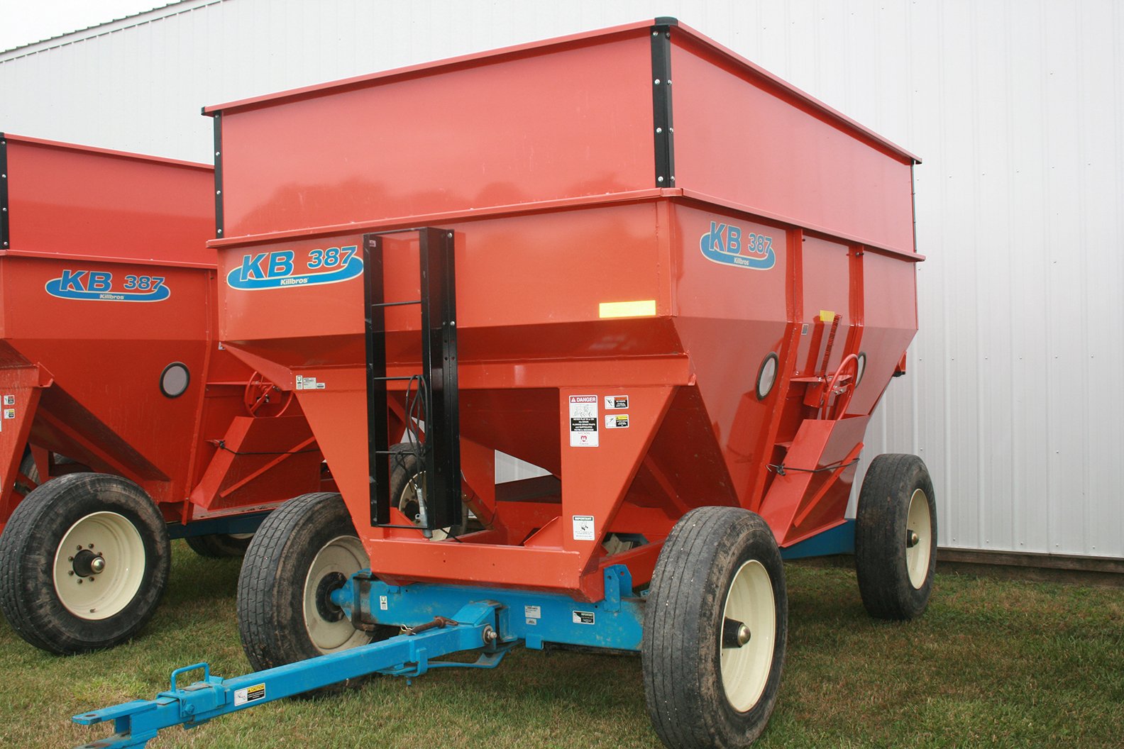 Property photo 25 - FARM EQUIPMENT AUCTION IN BLUFFTON, INDIANA